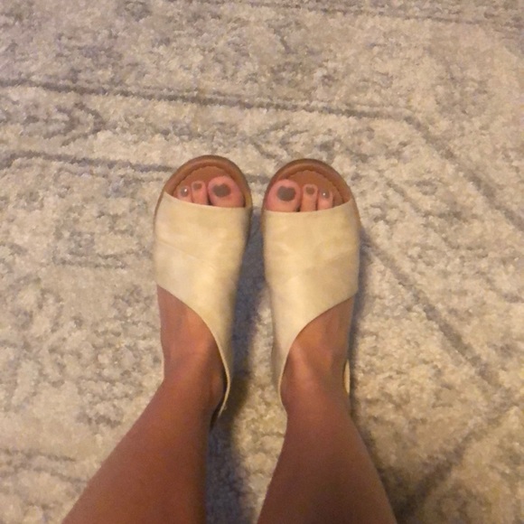 Taupe Flats - Picture 4 of 4